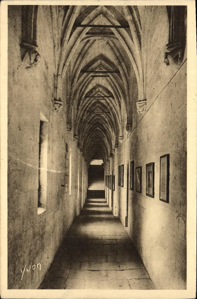 Gotischer Gang — Palast der Päpste, Avignon — Yvonn - Vorderseite