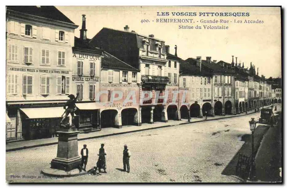 Remiremont - Grande-Rue - Les Arcades - Statue du Volontaire - Vorderseite