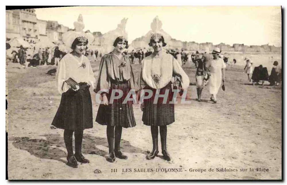 LES SABLES-D'OLONNE — Gruppe von Sablaises am Strand — n°141 - Vorderseite