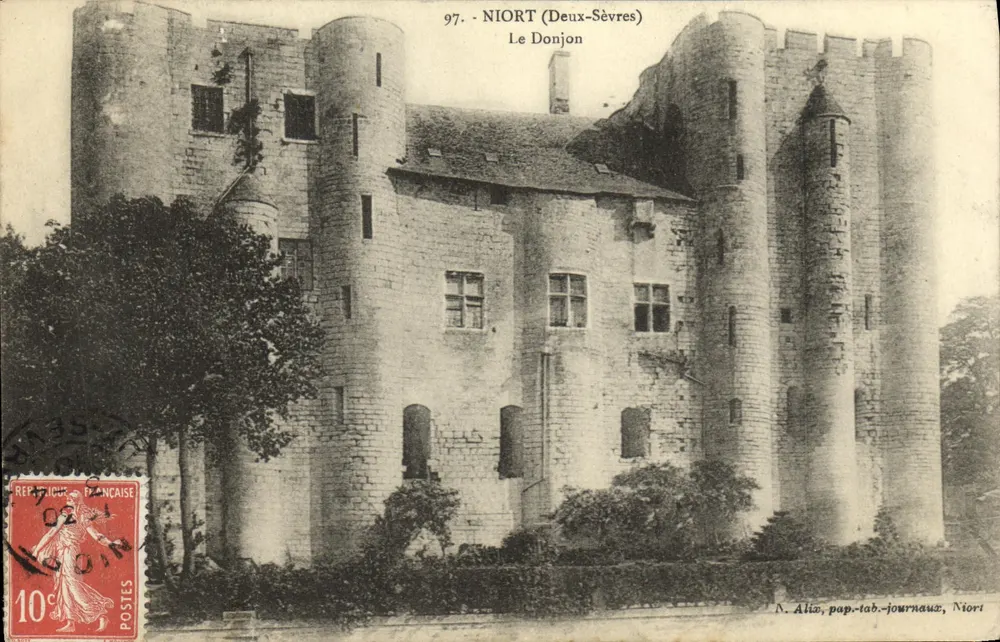 Niort (Deux-Sèvres) — O Donjon — N. Alia, papel-tabloide-jornais, Niort - Frente