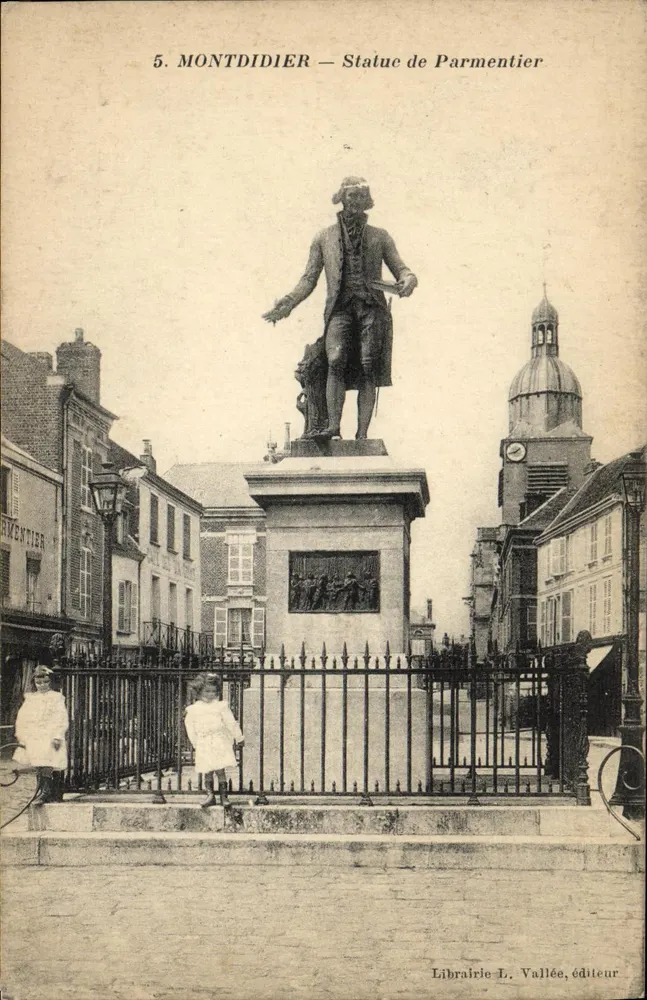 Montdidier — Estátua de Parmentier — Livraria L. Vallée, editora - Frente