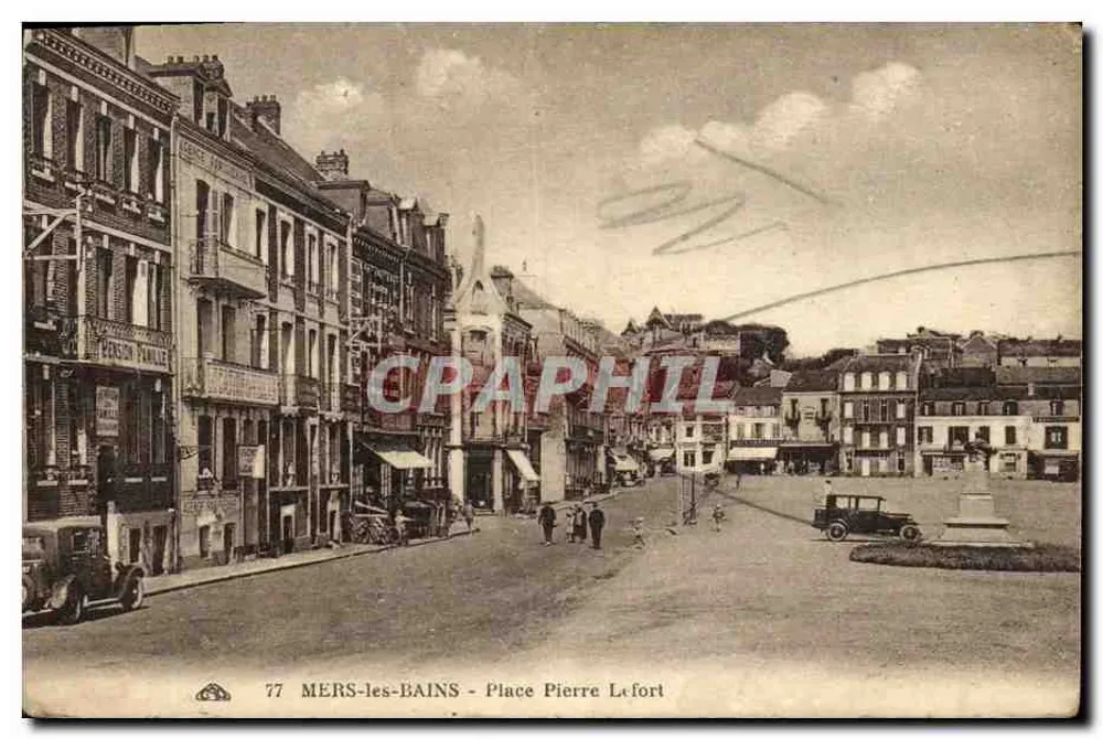MERS-les-BAINS - Place Pierre Lufort — vista da praça com edifícios e carroça de época - Frente