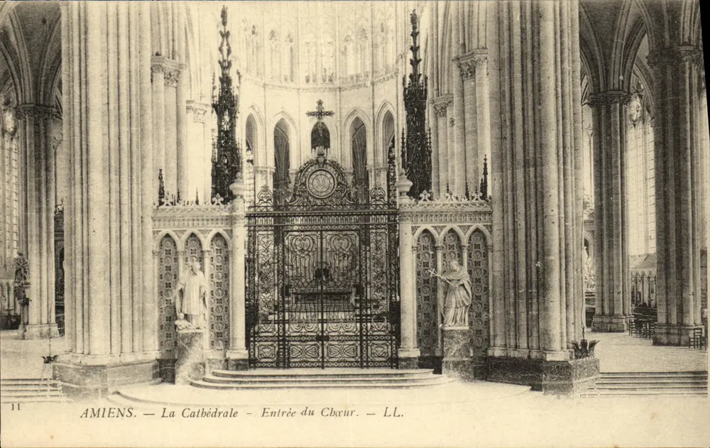 Amiens — A Catedral — Entrada do Coro — LL. - Frente