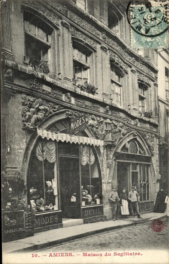 Amiens — Casa do Sagitário — Loja de Modas - Frente