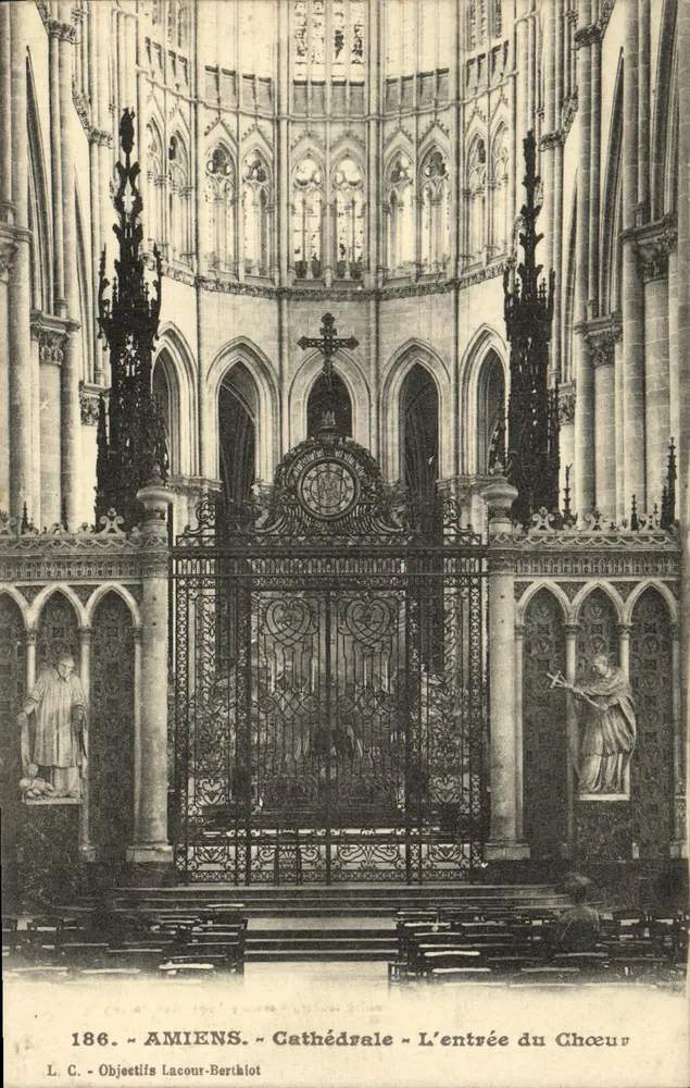 Amiens - Catedral - A entrada do Coro — L. C. - Objectifs Lacour-Berthiot, n°186 - Frente