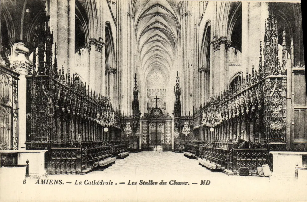 Amiens — A Catedral — As Stalles do Coro — ND - Frente
