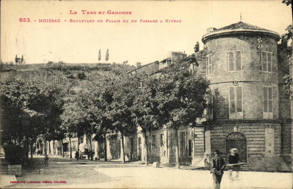 Moissac — Boulevard du Palais ou du Passage à Niveau — Phototypie Laboune Frères, Toulouse, n° 653 - Vorderseite