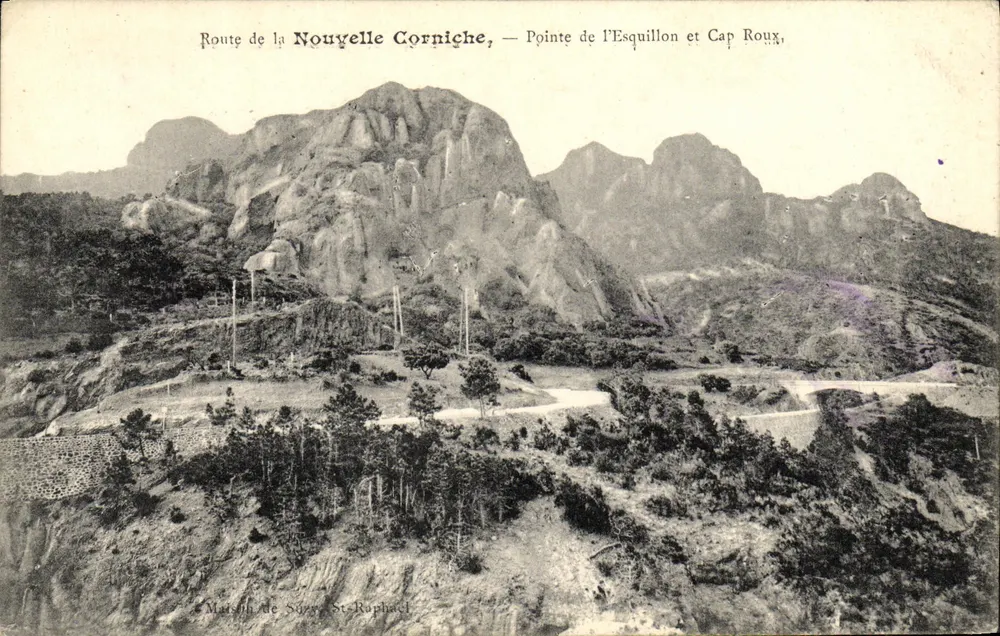Neue Corniche Straße — Pointe de l'Esquillon und Cap Roux — Maison de Sages St-Raphael - Vorderseite