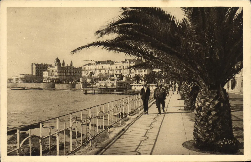 Paseo de los Palmeras en Cannes — vista del puerto y edificios — Yvon - Anverso