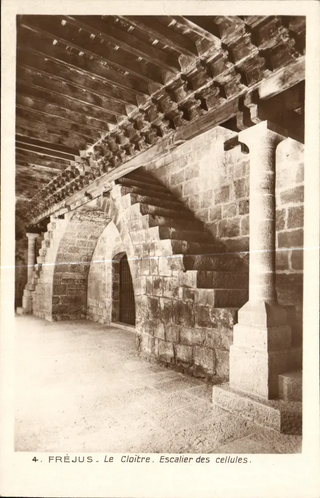 Fréjus - O Claustro. Escada das celas — n°83 - Frente