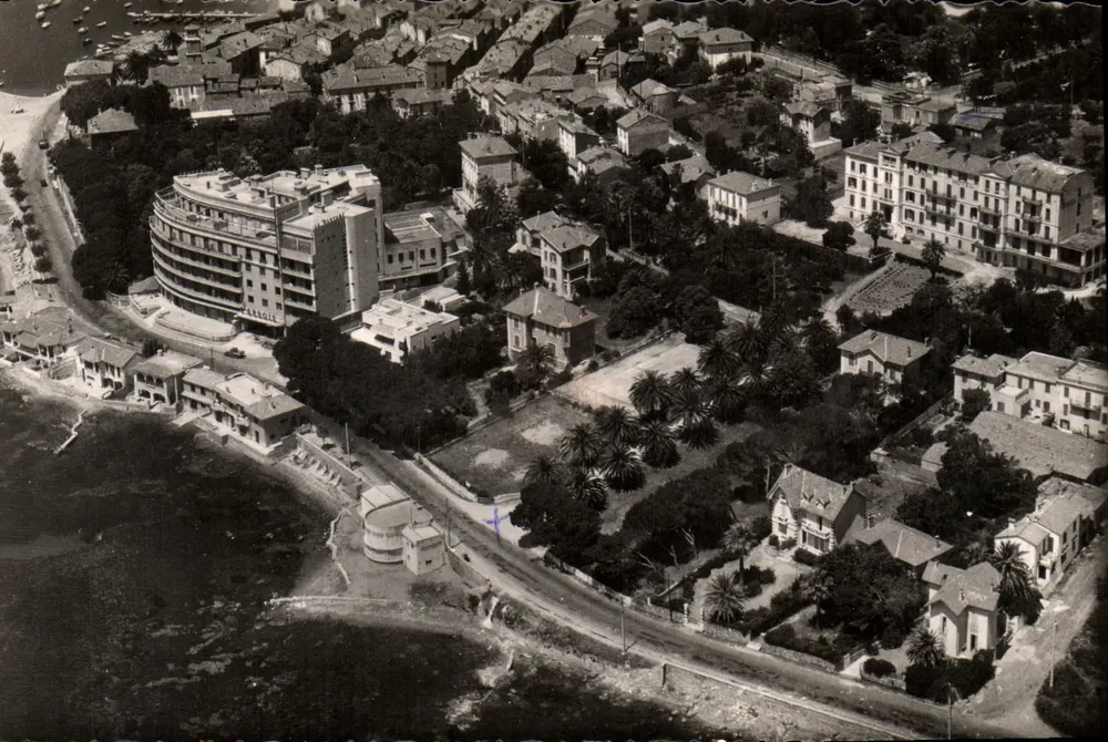 Grand-Hôtel, Sainte-Maxime (Var) — vista aérea — J. Cellard, Lyon - Frente