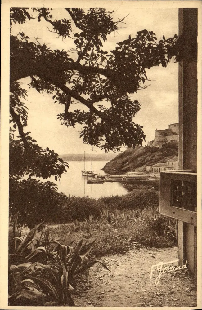 Insel Port-Cros — Der Hafen und die französische Festung — F. Giraud - Vorderseite