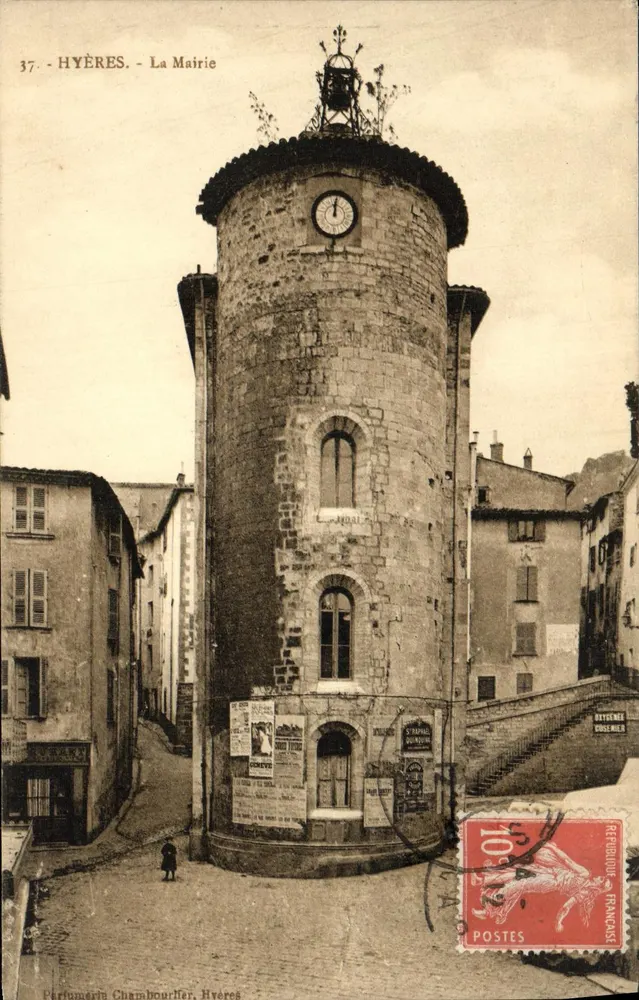 Hyères - A Prefeitura — torre de relógio em pedra — editor: Périodisme Chambourlier, Hyères, n°37 - Frente