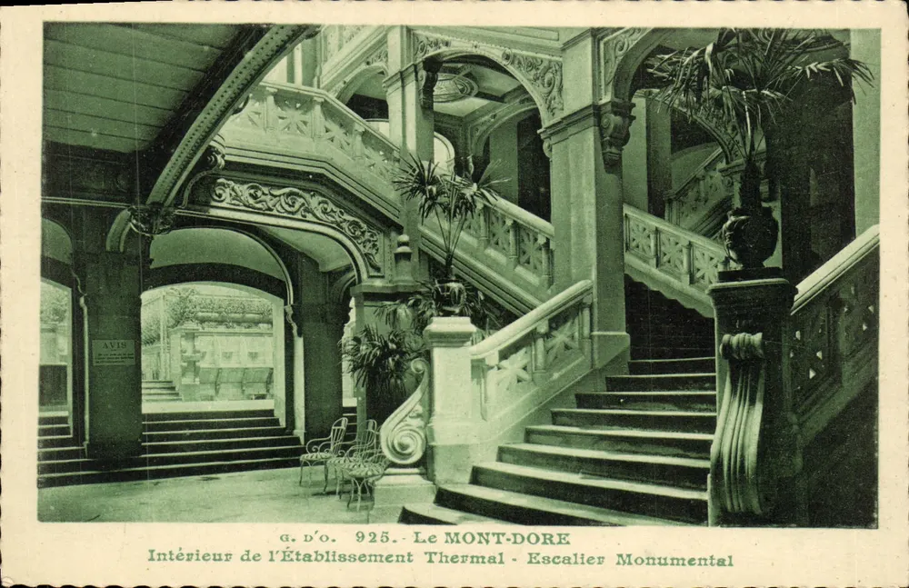 Le Mont-Dore — Innenraum des Thermalbades — Monumentale Treppe — G. D'O. n° 925 - Vorderseite