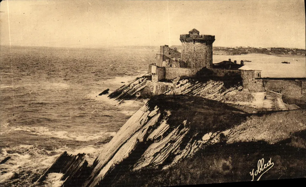 Saint-Jean-de-Luz — Die Klippen des Fort du Socoa — Phototypie Marcel Dalboy, Bordeaux - Vorderseite