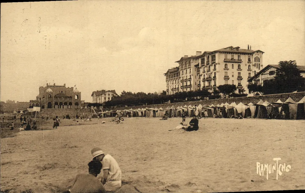 Praia de Hendaye — vista da praia e das tendas — Ramuntcho - Frente