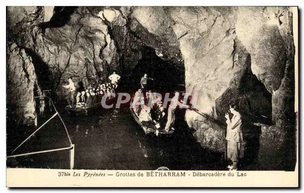 Os Pirineus — Grutas de BÉTHARRAM — Desembarque no Lago - Frente