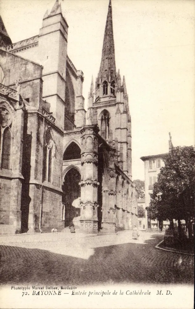 Bayonne — Haupteingang der Kathedrale — Phototypie Marcel Delbœuf, Bordeaux, Nr. 72 - Vorderseite