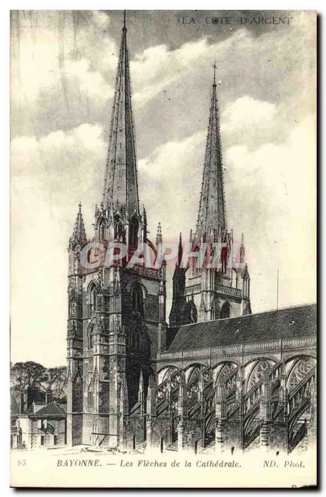 Bayonne — As Flechas da Catedral — ND. Fot. - Frente