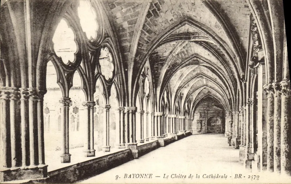 BAYONNE — O Claustro da Catedral — BR 2579 - Frente