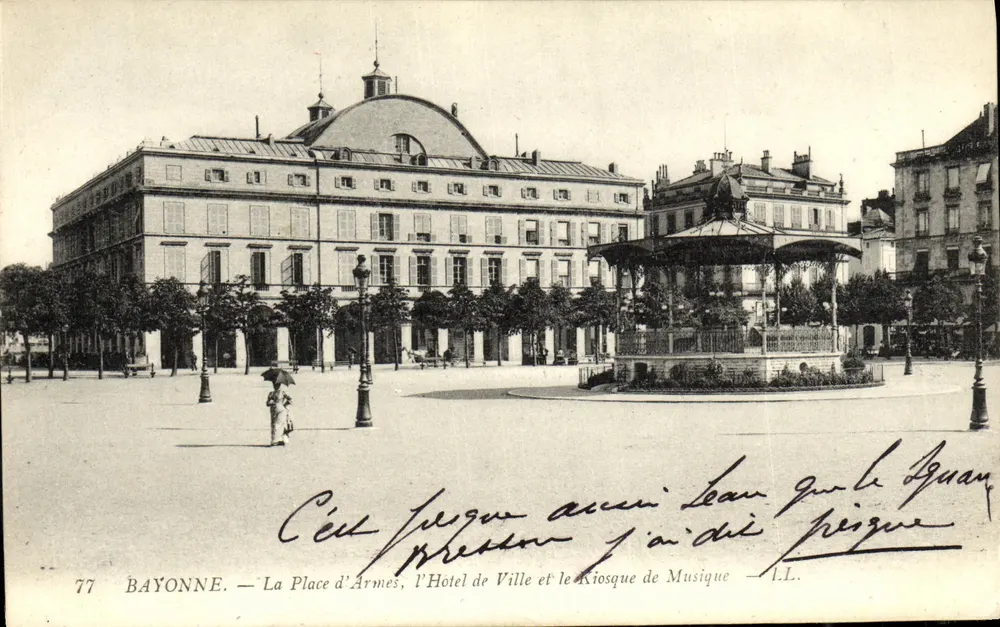 Bayonne — Place d'Armés, Rathaus und Musikkiosk — I.L. - Vorderseite