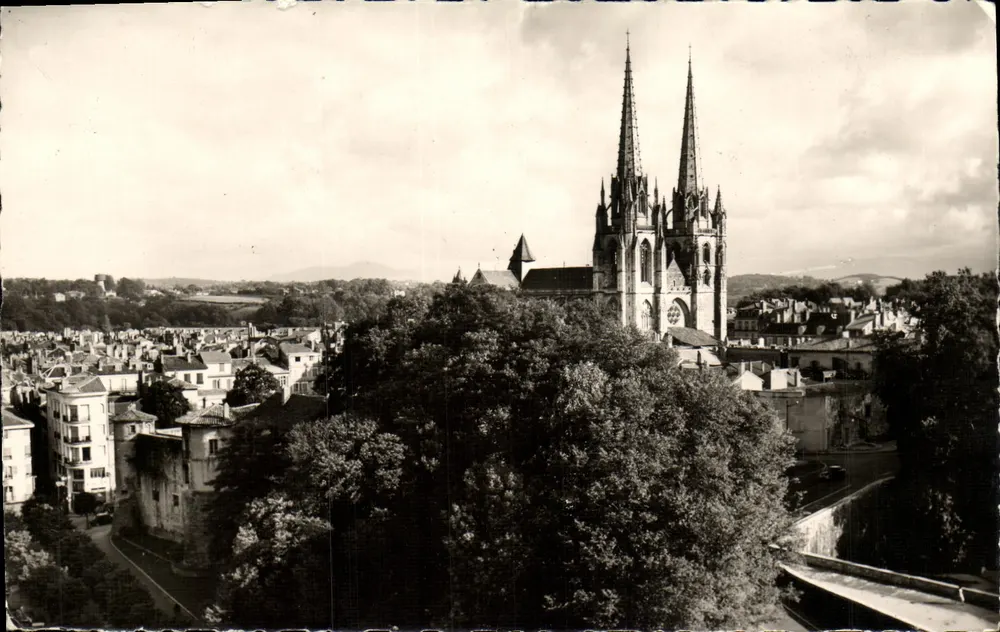 Uitzicht richting de Kathedraal — Bayonne — Foto Véritable n°10008 - Voorkant