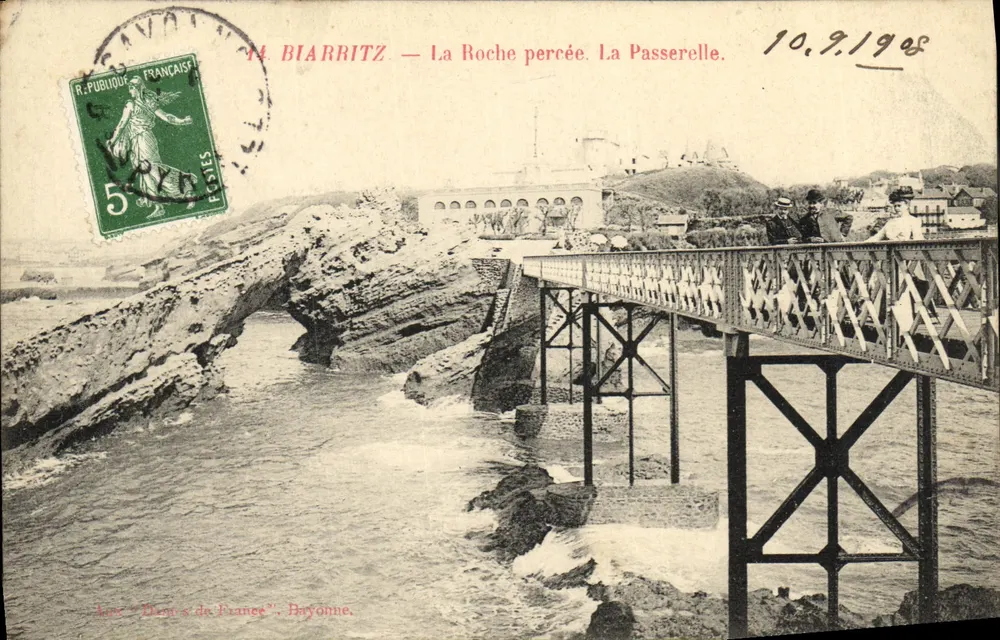 Biarritz — A Rocha Perforada. A Ponte — Bayonne, editor 'Décors de France'. - Frente