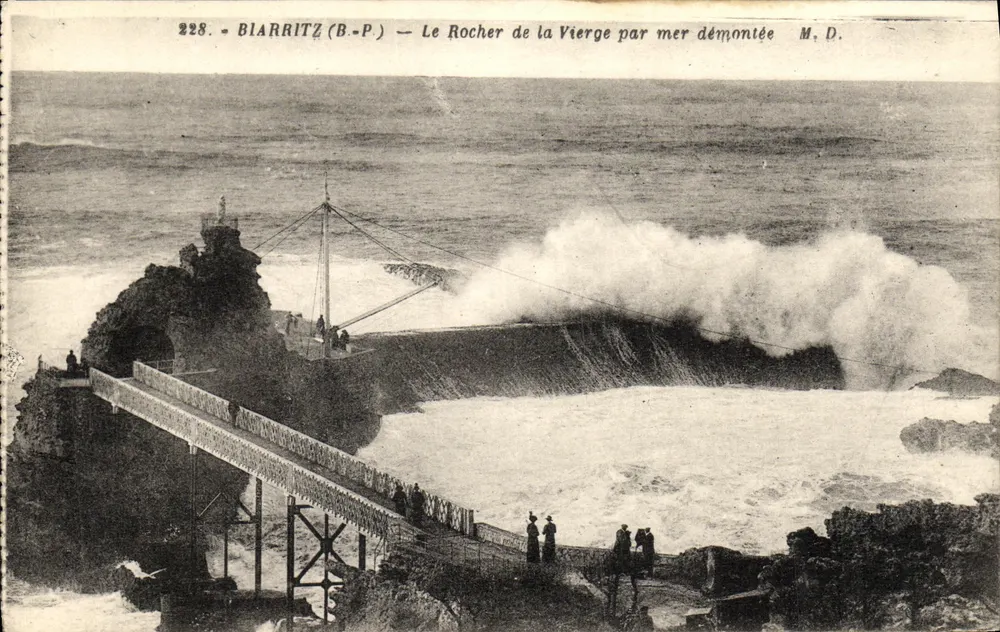 Biarritz (B.-P.) — Der Felsen der Jungfrau vom Meer — M. D. - Vorderseite