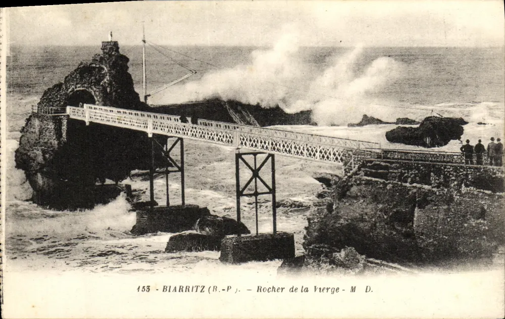 Biarritz (B.-P.) — Rocher de la Vierge — M. D. - Frente