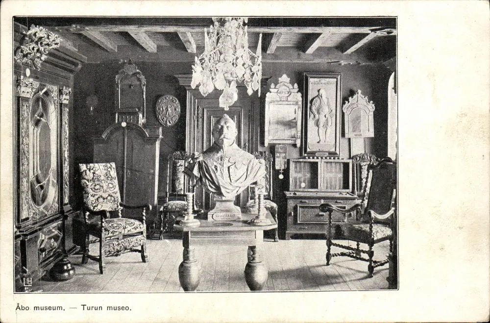 Museo di Abo — Sala d'esposizione con busto — Editore sconosciuto - Recto