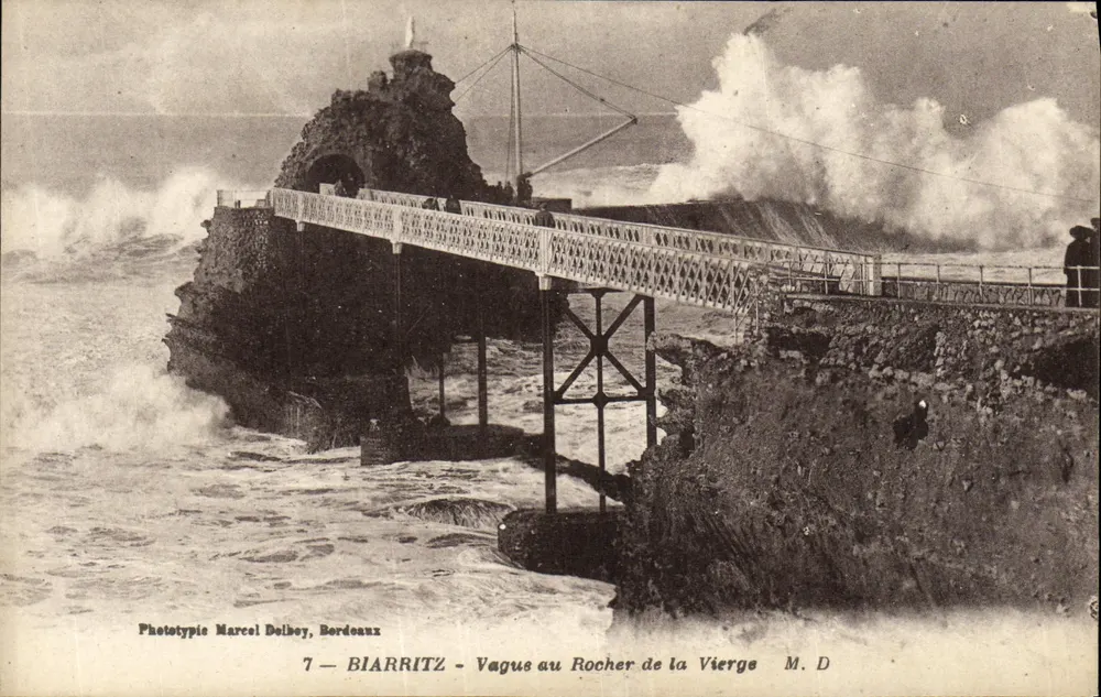 Biarritz — Wellen am Rocher de la Vierge — Phototypie Marcel Delbey, Bordeaux, n°7 - Vorderseite