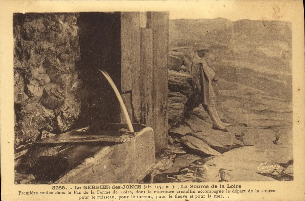 O GERBIER dos JONCS (alt. 1554 m.) — A Fonte da Loire — Léon Margart (Le Pay) - Frente