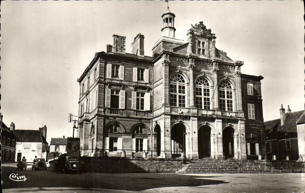 Sées (Orne) — O Hotel de Ville — Photo Clémier Macon (S.-Et-L.) - Frente