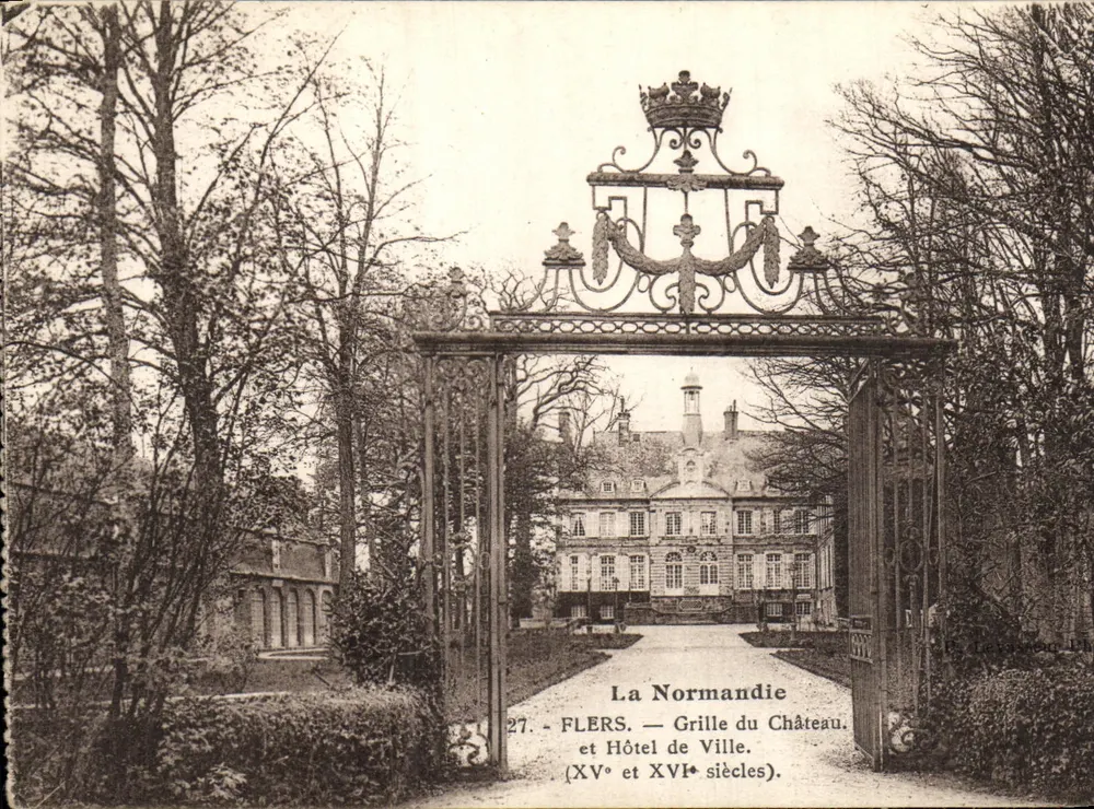 Flers — Tor zur Burg und Rathaus (15. und 16. Jahrhundert) — Normandie, Nr. 27 - Vorderseite