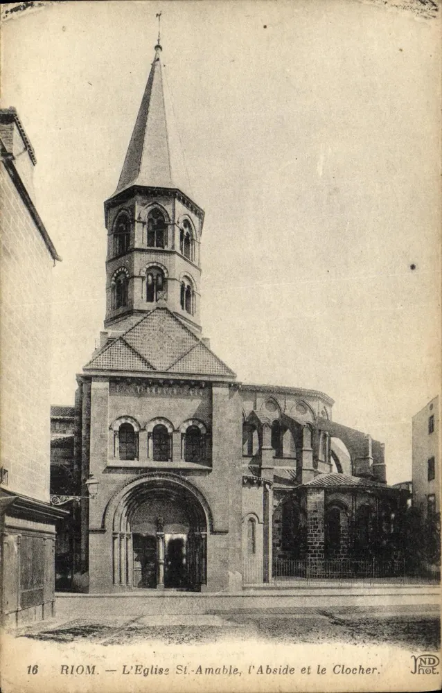Riom — Die Kirche St. Amable, der Chor und der Turm - Vorderseite