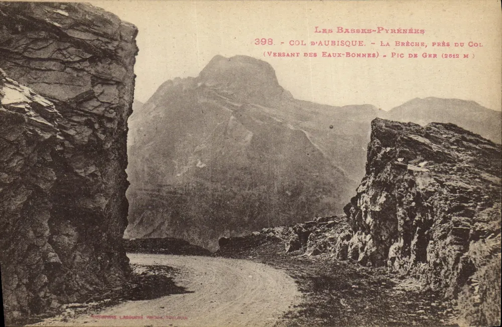 Les Basses-Pyrénées - Col d'Aubisque - La Brèche in der Nähe des Passes (Hang der Eaux-Bonnes) - Pic de Ger (2612 m) - Vorderseite