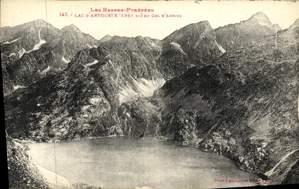 Lago de Artouste (1967 m) — vista do Col d'Arrius — Les Basses-Pyrénées — Phot Labouche Fr. & Tomouze - Frente