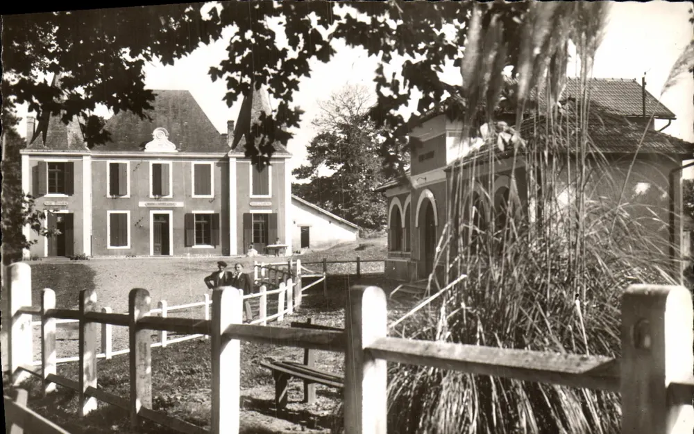 Garlin (B.-Pyr.) — Rathaus, Jungen-Schule, Bäder, Duschen — Ausgabe R. P. Pau - Vorderseite