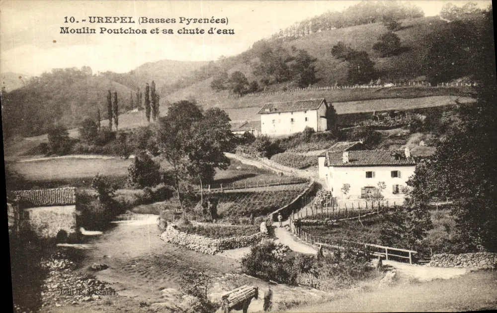 Urepel (Laag-Pyreneeën) — Molen Poutchoa en zijn waterval — Uitgever E. Sassari, n°10 - Voorkant