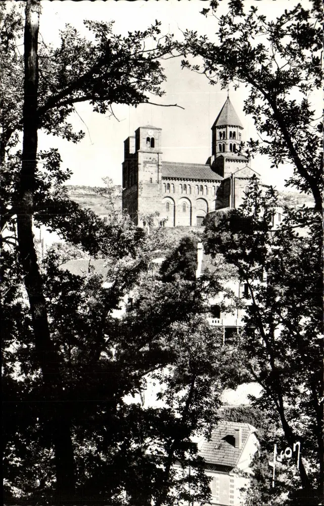 Saint-Nectaire (Puy-de-Dôme) — A Igreja Romana — Les Éditions d'Art, Paris - Frente