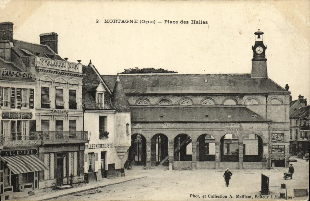 Mortagne (Orne) — Place des Halles — Fot. e Coleção A. Maillaut, Editor em Mortagne - Frente