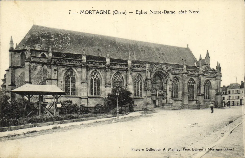 Mortagne (Orne) — Kirche Notre-Dame, Nordseite — Photo und Sammlung A. Maillault Père, Verleger in Mortagne (Orne) - Vorderseite