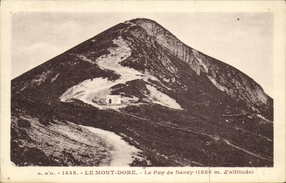 O Puy de Sancy (1886 m. de altitude) — Mont-Dore — g. d'o. - 1438 - Frente
