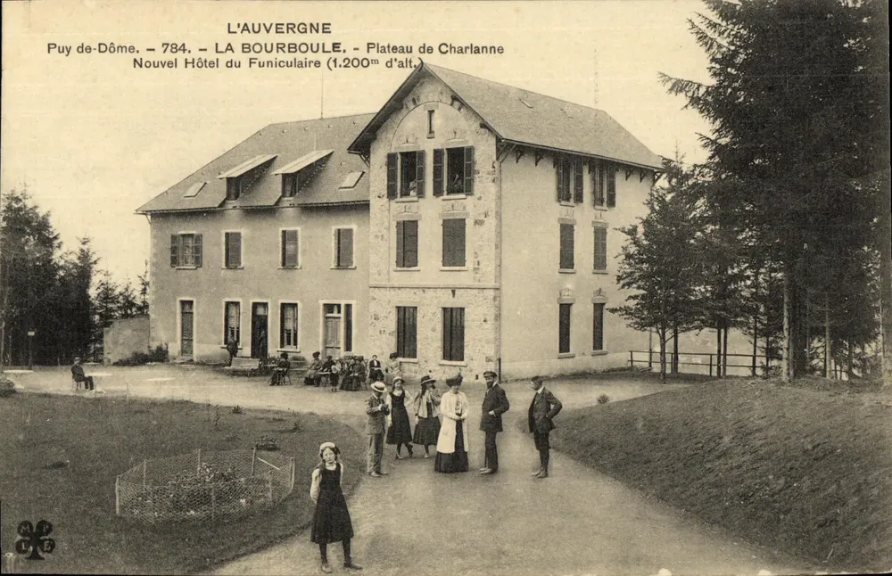 Auvergne — La Bourboule, Plateau de Charlanne — Neues Hotel des Funiculars (1.200 m Höhe) - Vorderseite