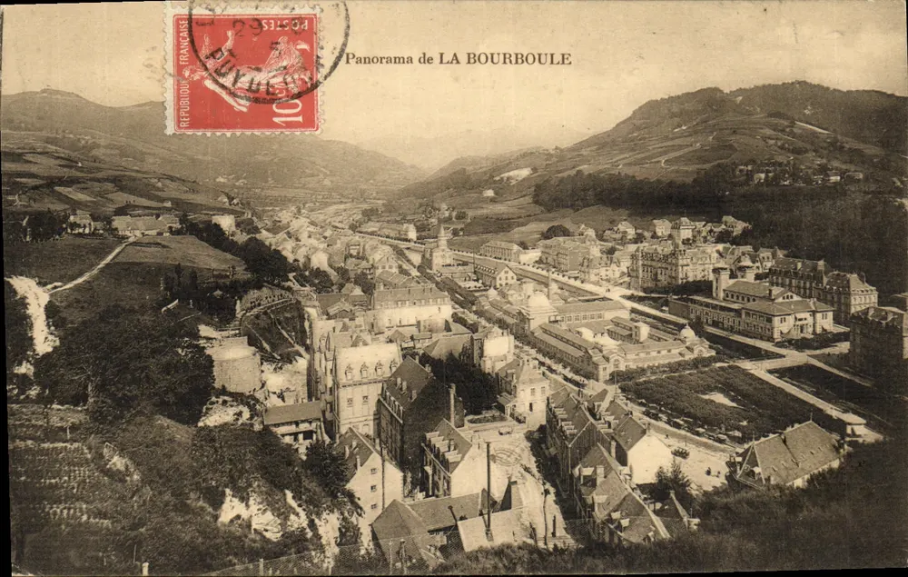Panorama de LA BOURBOULE — vista aérea — Compagnie des Eaux Minérales de LA BOURBOULE - Frente