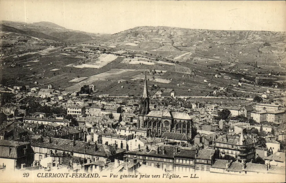 Clermont-Ferrand — Allgemeiner Blick nahe der Kirche — LL. - Vorderseite