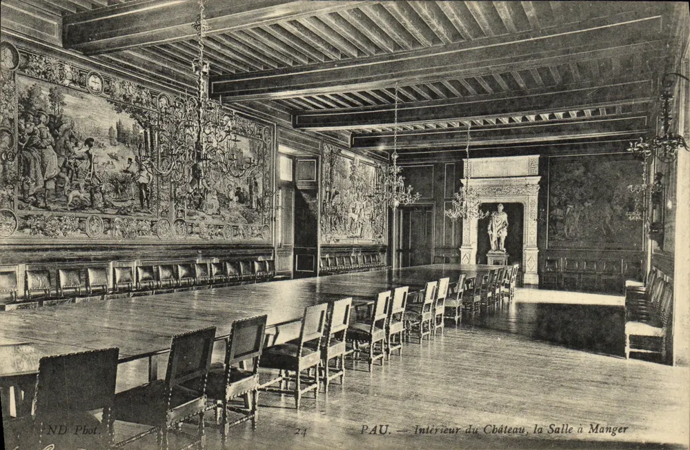 Pau — Innenansicht des Schlosses, der Speisesaal — ND Phot. - Vorderseite