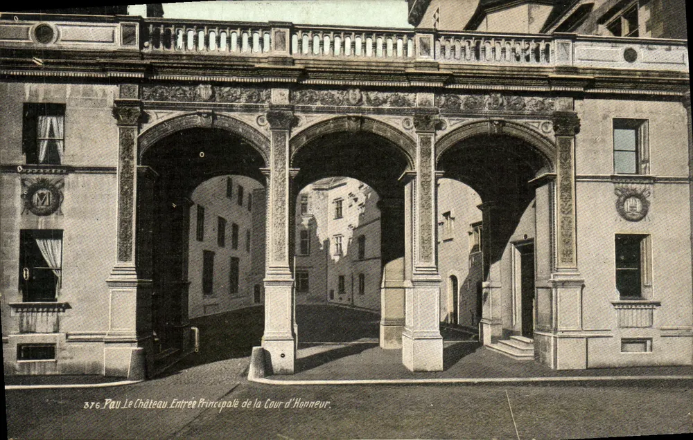 Pau Schloss Haupteingang zum Cour d'Honneur — Antike Ansichtskarte n°376 - Vorderseite