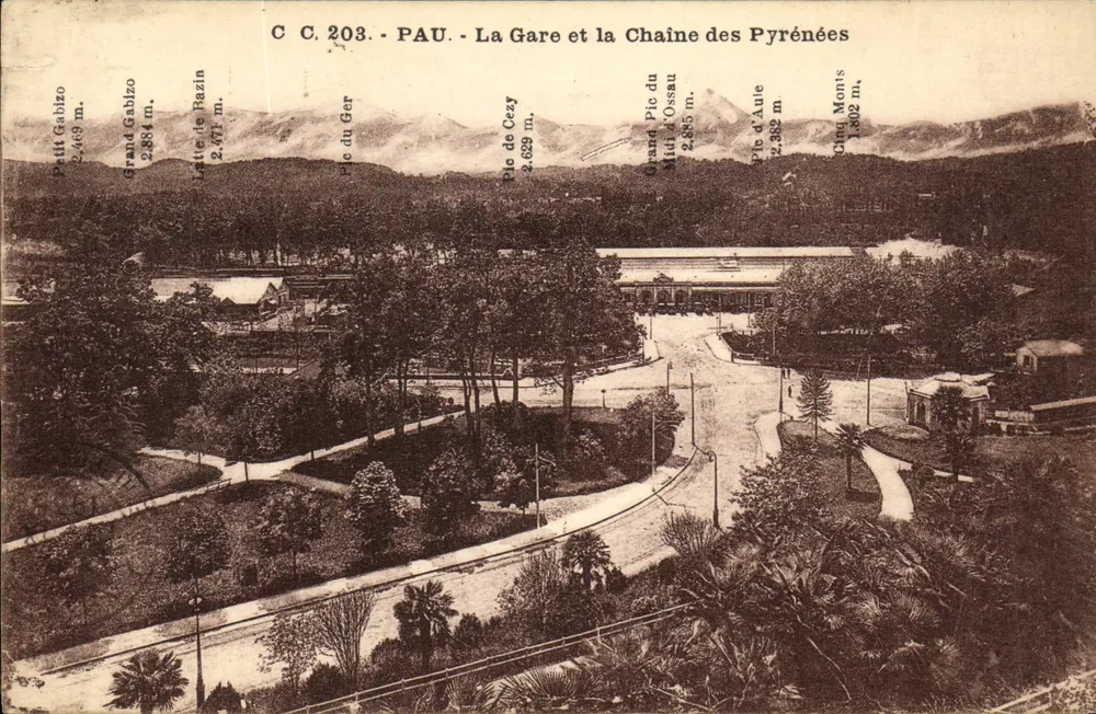 Pau — Die Station und die Pyrenäen — Carrache, Verleger Pau, Nr. 203 - Vorderseite