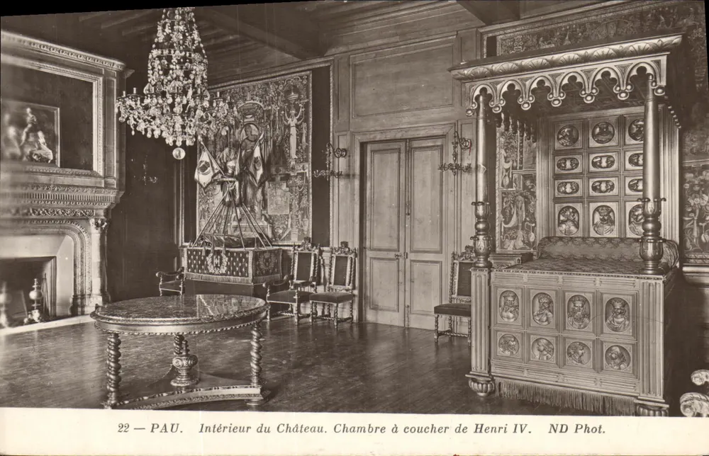 Pau — Innenansicht des Schlosses. Schlafzimmer von Henri IV — ND Phot. - Vorderseite